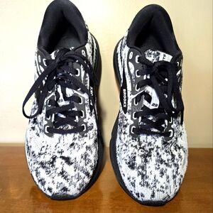Brooks Womens Sz 9 Black/white Adrenaline GTS 23